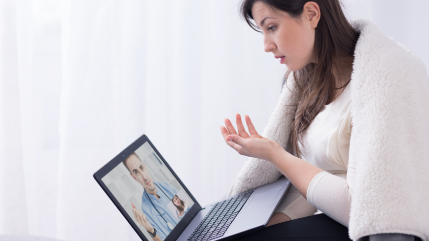 Nätläkare återfinns på nyordslistan 2018, en digital tjänst där läkare har kontakt med patienten över nätet. Foto: Shutterstock